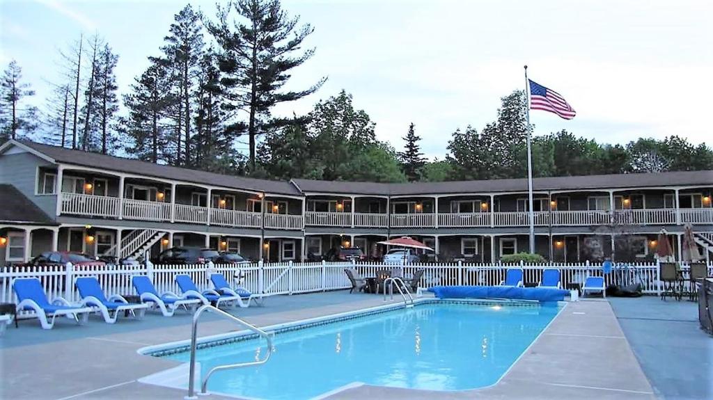 Piscina a Mt. Madison Inn & Suites o a prop