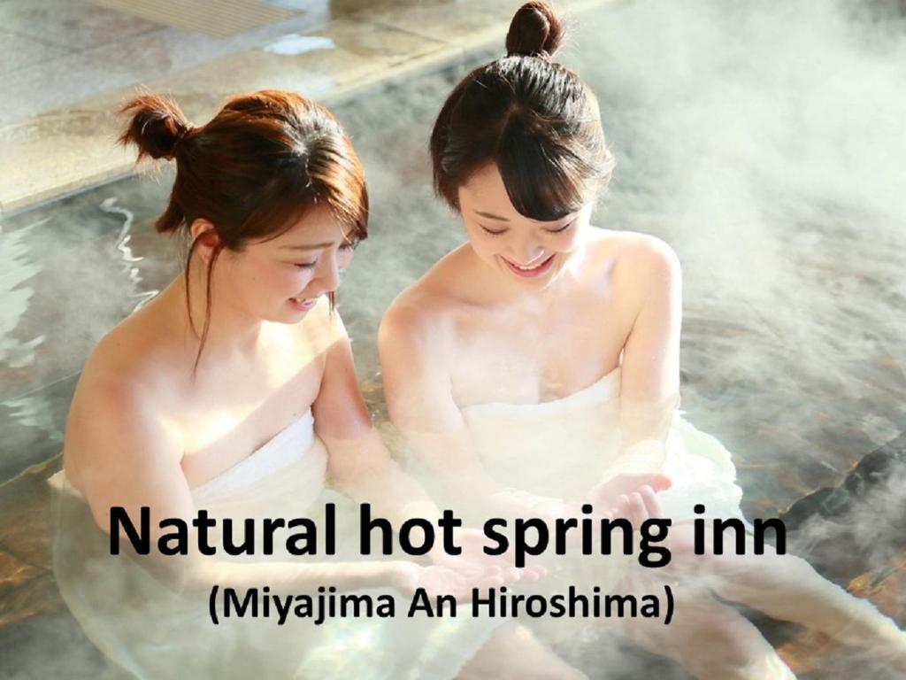 Apgyvendinimo įstaigoje Ryokan with natural hot springs and okonomiyaki Miyajima-an Hiroshima viešintys svečiai