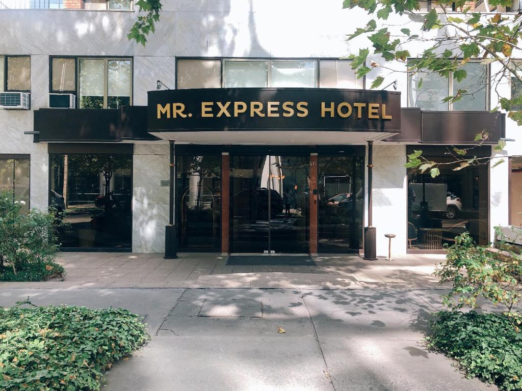 Fasada ili ulaz u objekt MR Express (ex Hotel Neruda Express)