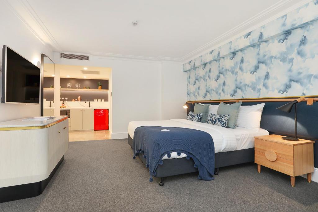 Kama o mga kama sa kuwarto sa Coogee Bay Boutique Hotel