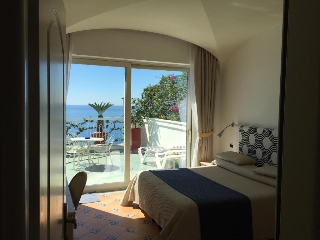 Ένα ή περισσότερα κρεβάτια σε δωμάτιο στο Hotel Bellevue Suite