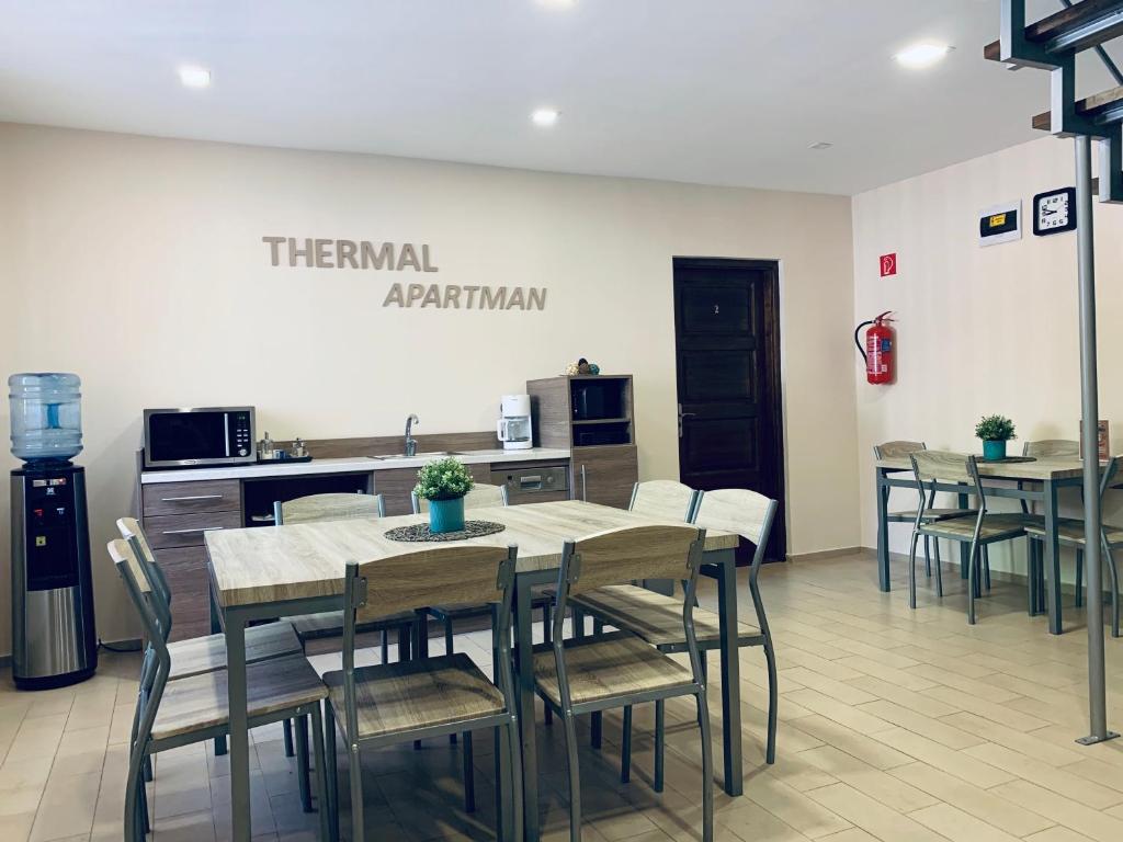 Küche/Küchenzeile in der Unterkunft Thermal Apartman