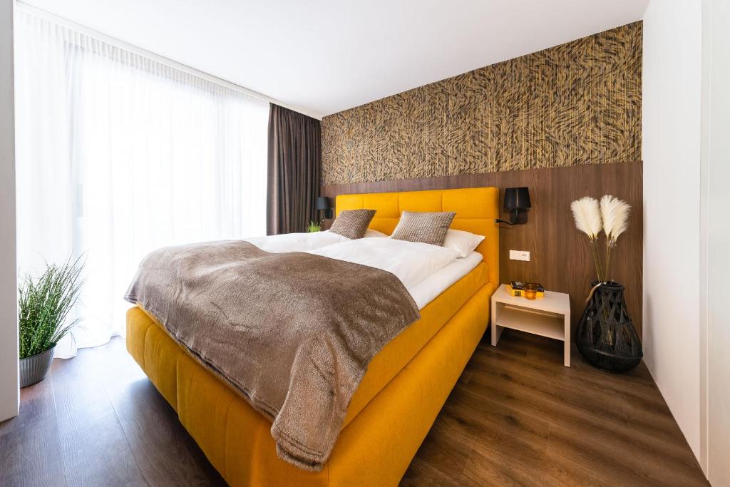 A bed or beds in a room at Gerharts Premium City Living - center of Brixen with free parking and Brixencard