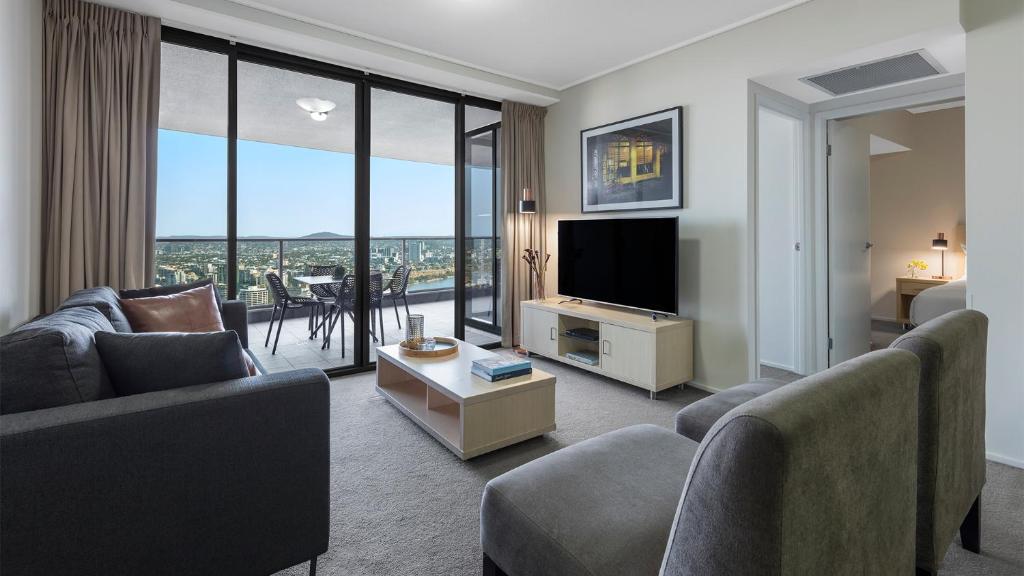 Oaks Brisbane Aurora Suites tesisinde bir televizyon ve/veya eğlence merkezi