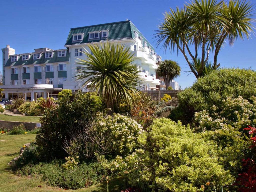 Сад в Bournemouth East Cliff Hotel, Sure Hotel Collection by BW