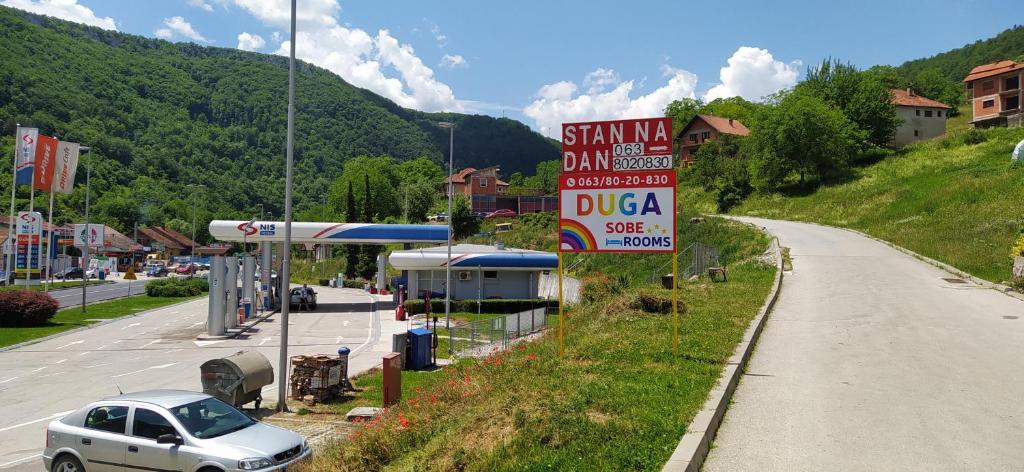 Vista general d'una muntanya o vistes d'una muntanya des de l'hostal o pensió