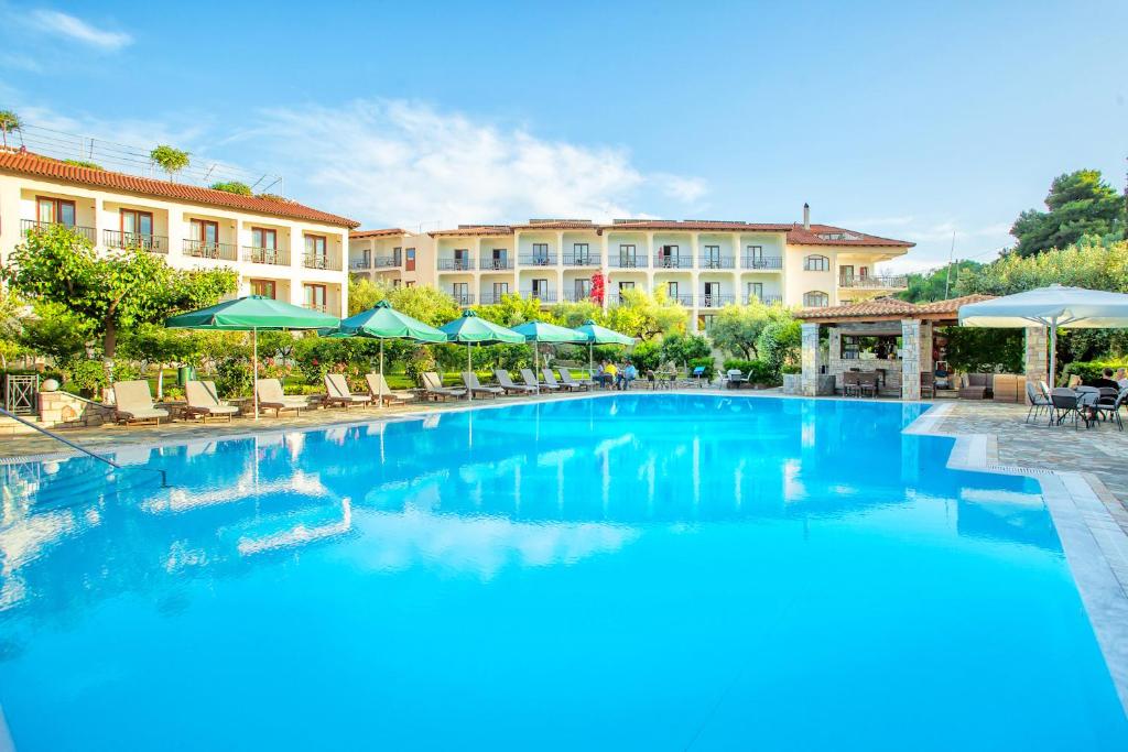 The swimming pool at or close to Hotel Europa Olympia