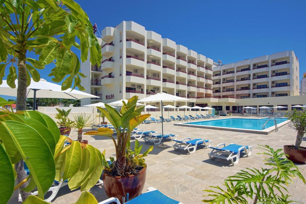 Πισίνα στο ή κοντά στο Hotel Alba