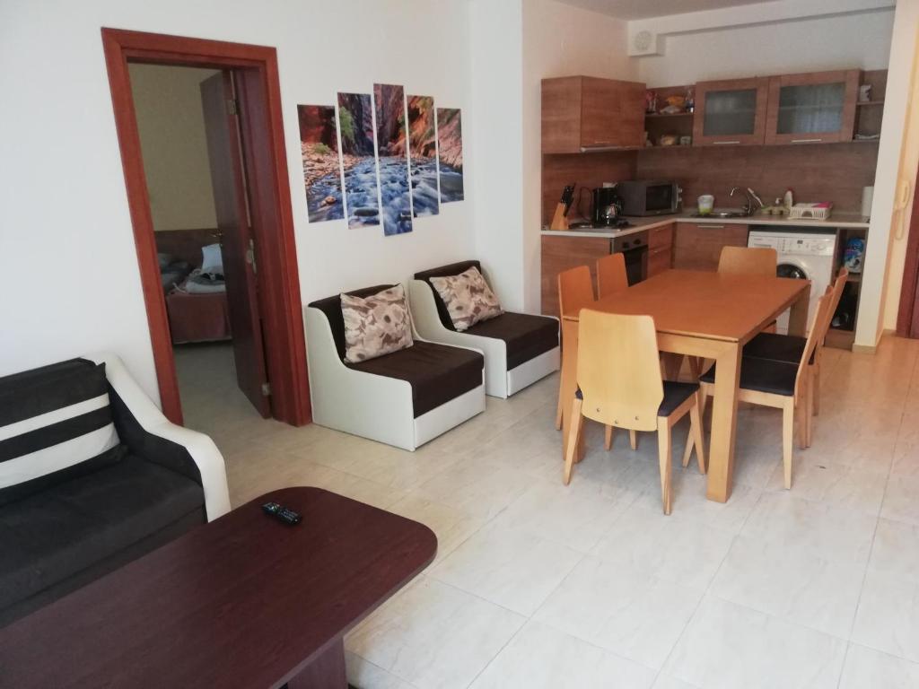 Yves 2 Bed apart at Sun Village Sunny Beach not far away from the sea 주방 또는 간이 주방