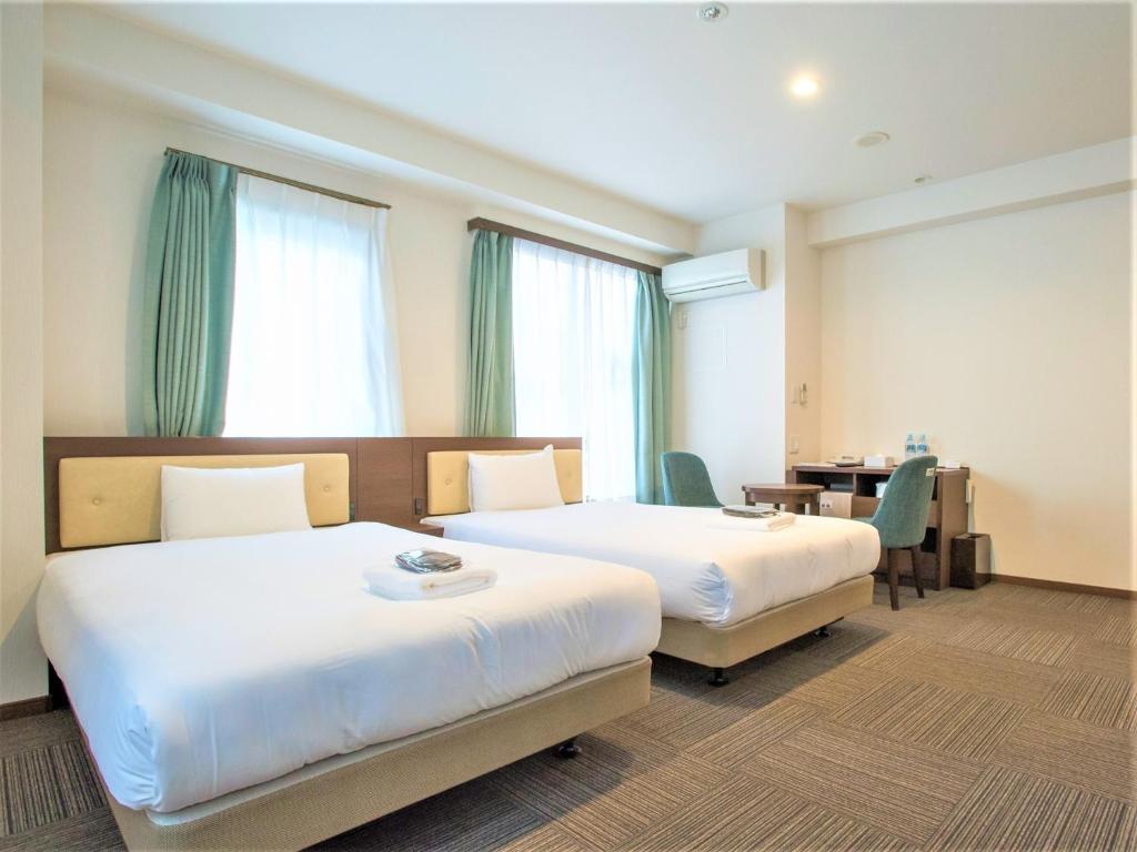 SHIN YOKOHAMA SK HOTEL - Non Smoking - Vacation STAY 86110 tesisinde bir odada yatak veya yataklar