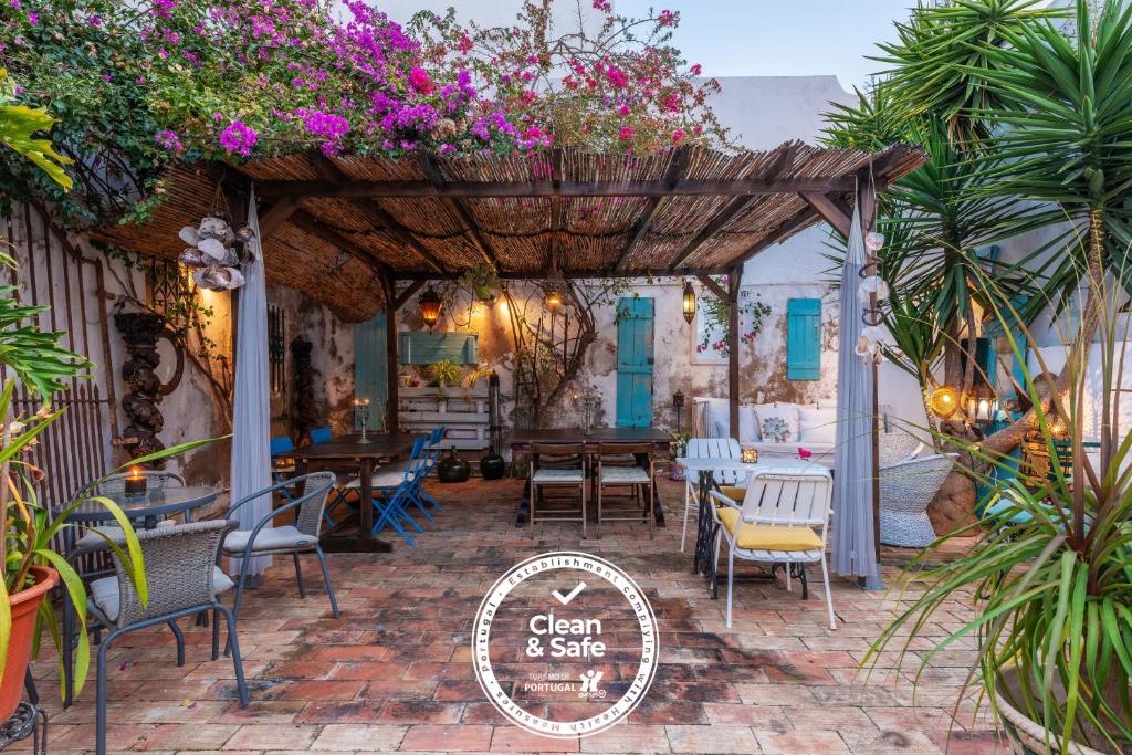 Um jardim em Casa dos Arcos - Charm Guesthouse