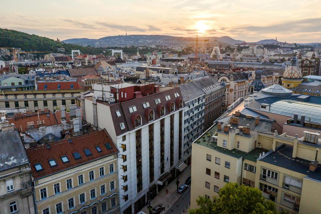 Vedere generală la Budapesta sau o vedere a orașului de la acest hotel