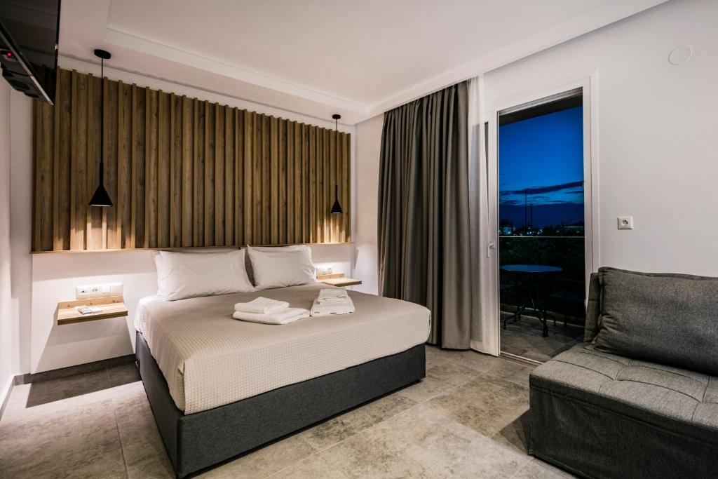 Ein Bett oder Betten in einem Zimmer der Unterkunft Harmony Thassos suites & Apartments