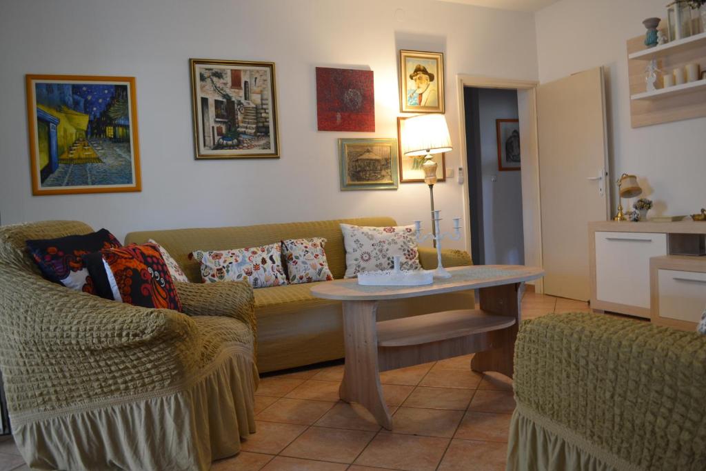 Zona d'estar a Apartments Lucija