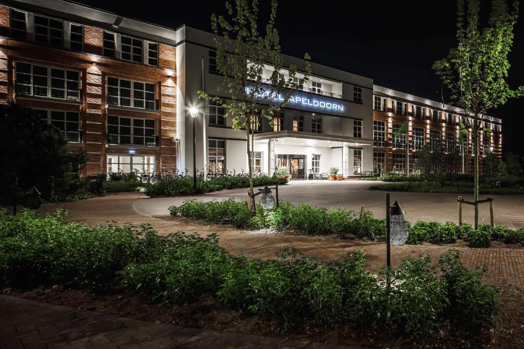 Un jardín fuera de Van der Valk Hotel Apeldoorn