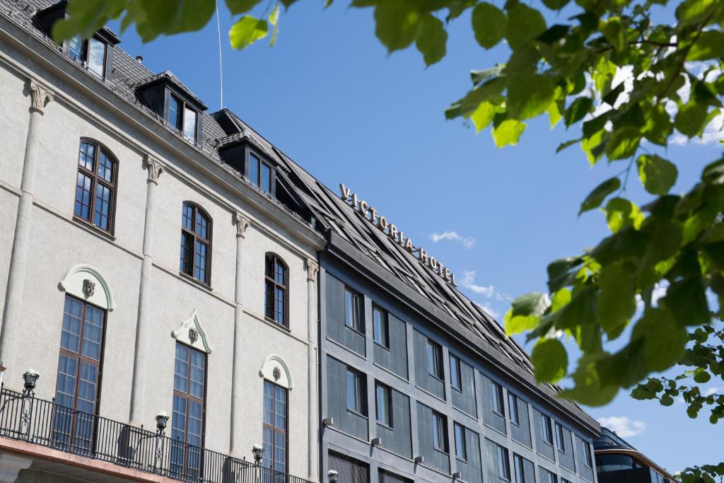 a large white building with windows on top of it at Thon Partner Hotel Victoria Hamar in Hamar