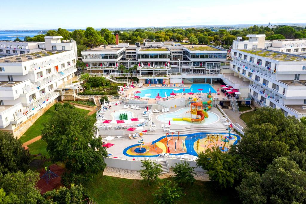 Swimmingpoolen hos eller tæt på Hotel Delfin Plava Laguna