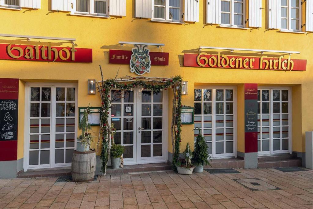 תמונה מהגלריה של Hotel Restaurant Goldener Hirsch בדונאוורת'