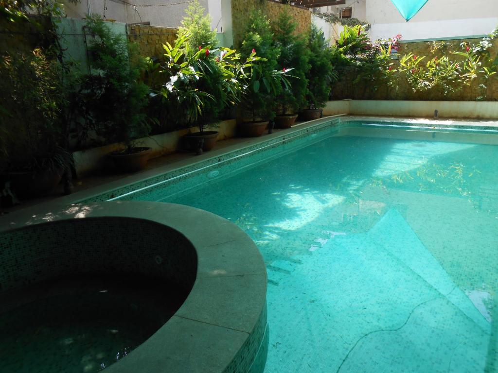 Swimming pool sa o malapit sa Brunton Heights Executive Suites