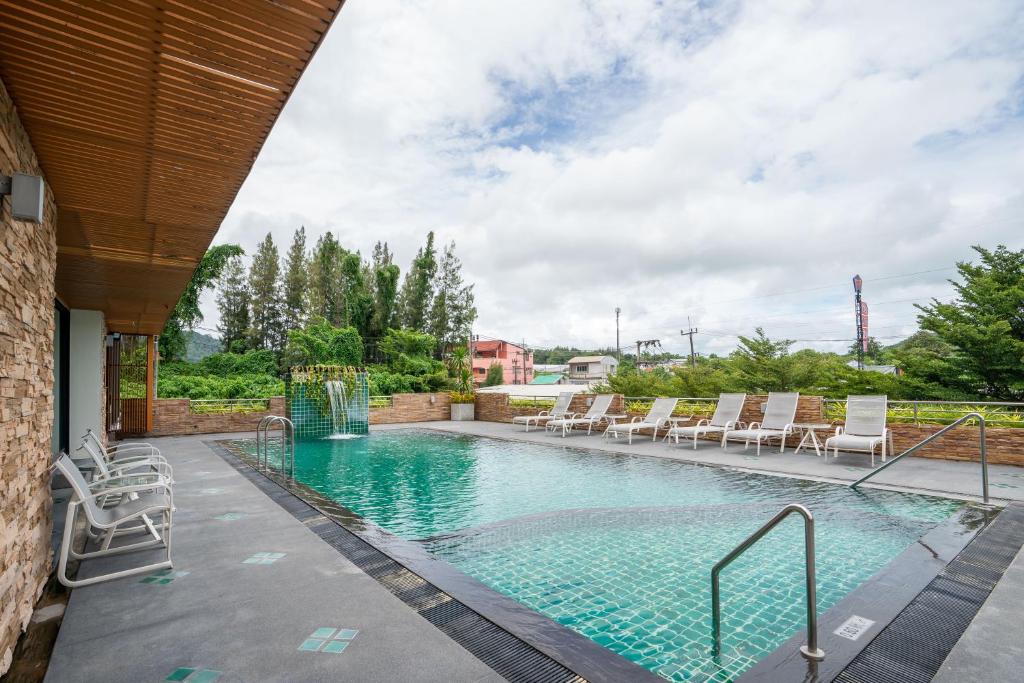 Sundlaugin á CA Hotel and Residence Phuket - SHA Extra Plus eða í nágrenninu