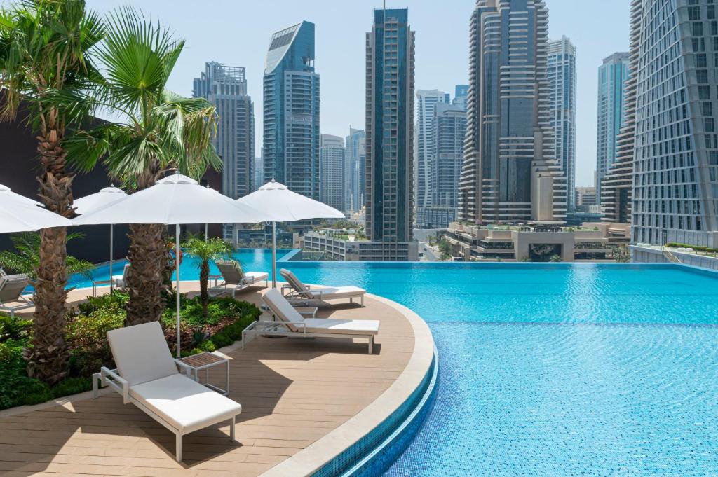 A piscina localizada em Jumeirah Living Marina Gate Dubai ou nos arredores