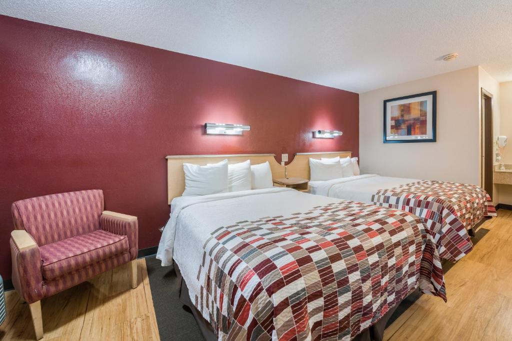 Cama ou camas em um quarto em Red Roof Inn Columbus - Grove City