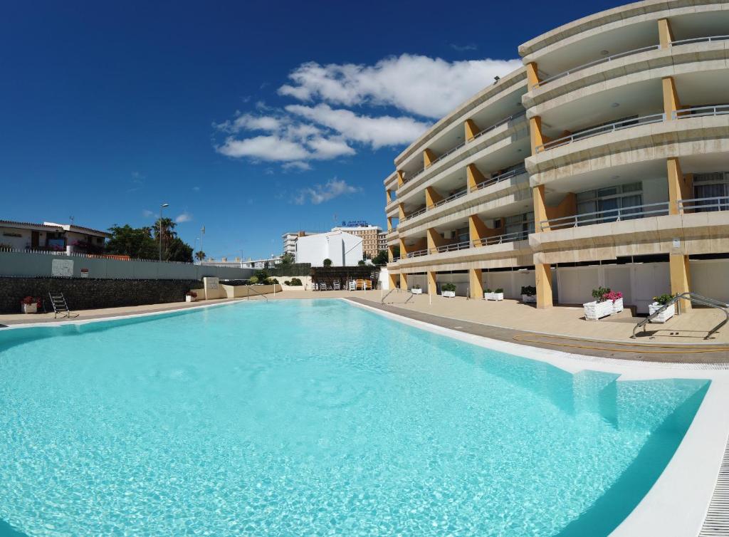 The swimming pool at or close to Apartamentos Montemar