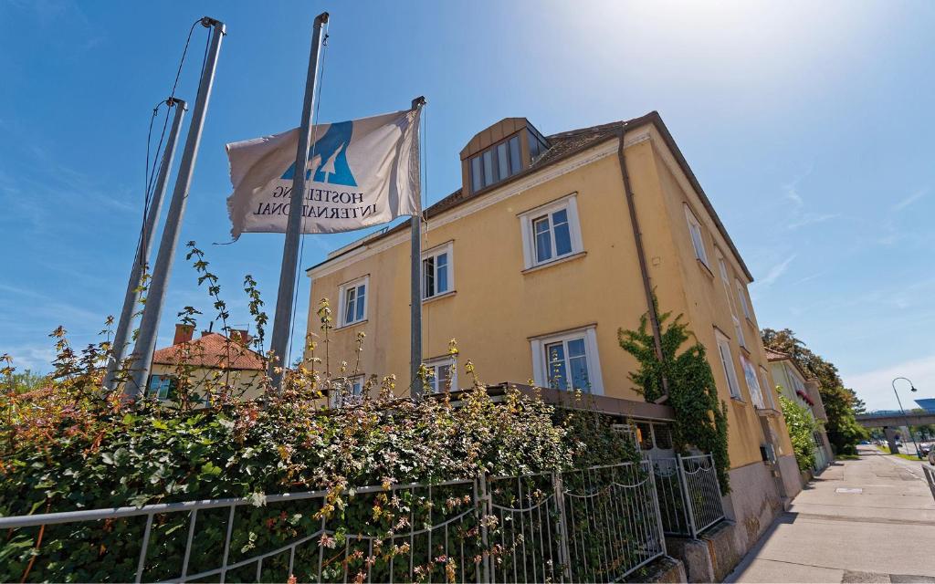 a building with a flag on top of it at Radfahrerherberge Krems in Krems an der Donau