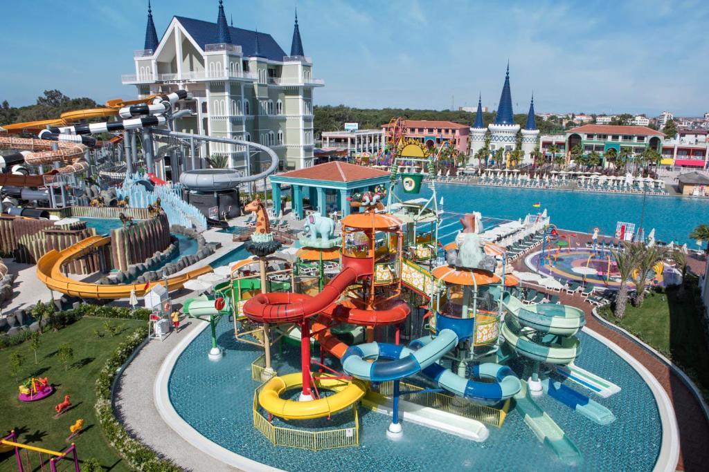 สระว่ายน้ำที่อยู่ใกล้ ๆ หรือใน Granada Luxury Belek - Family Kids Concept