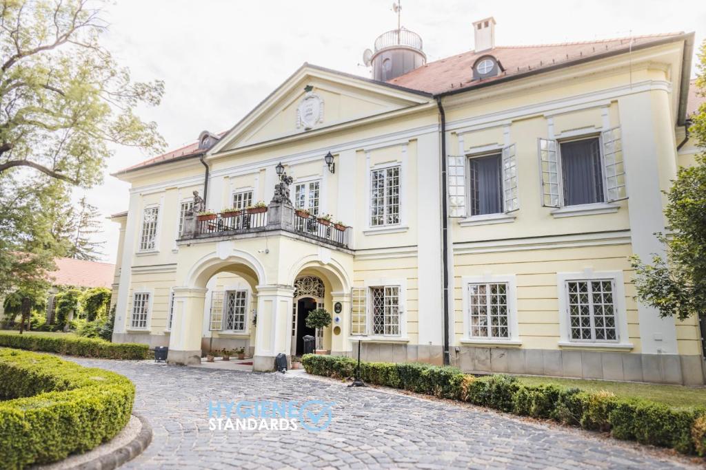 Puutarhaa majoituspaikan Szidónia Castle ulkopuolella