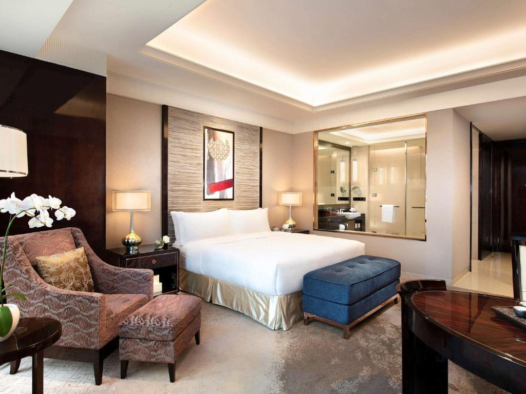 Fairmont Chengdu में एक कमरे में एक या कई बेड