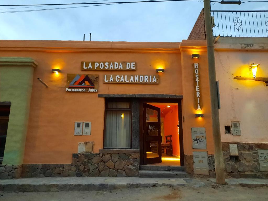 Facade o entrance ng La Posada de la Calandria