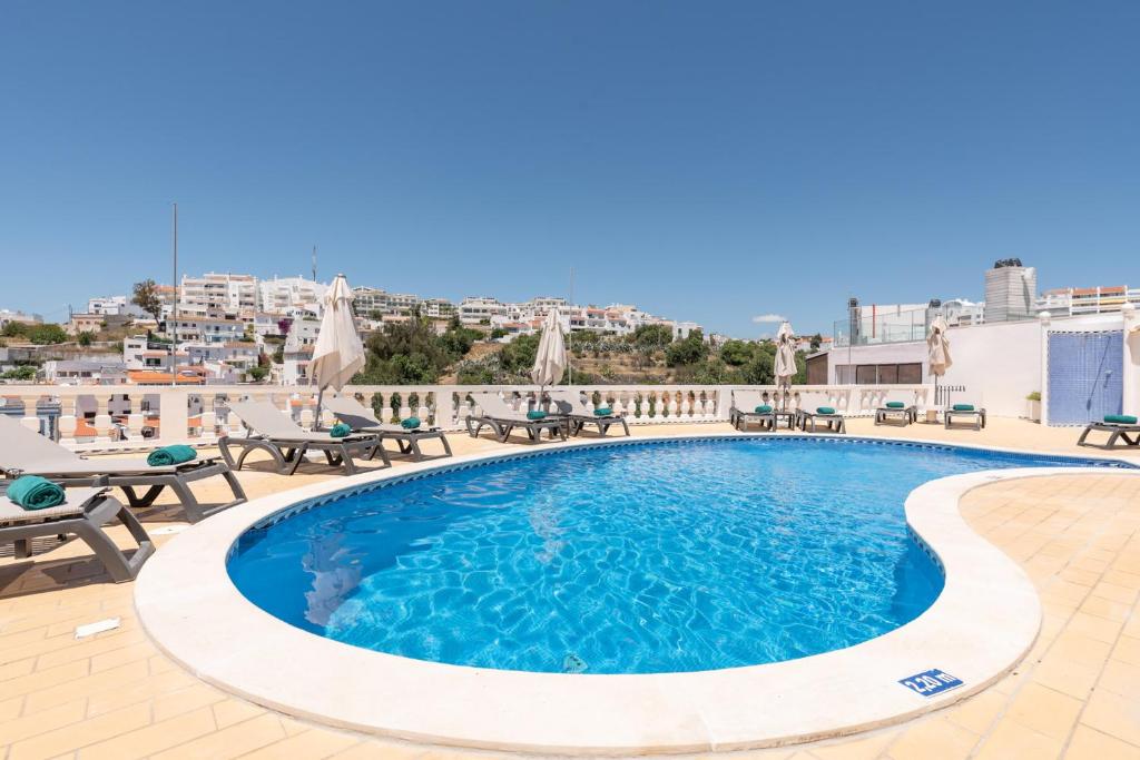 A piscina localizada em Bertolina Guest House ou nos arredores