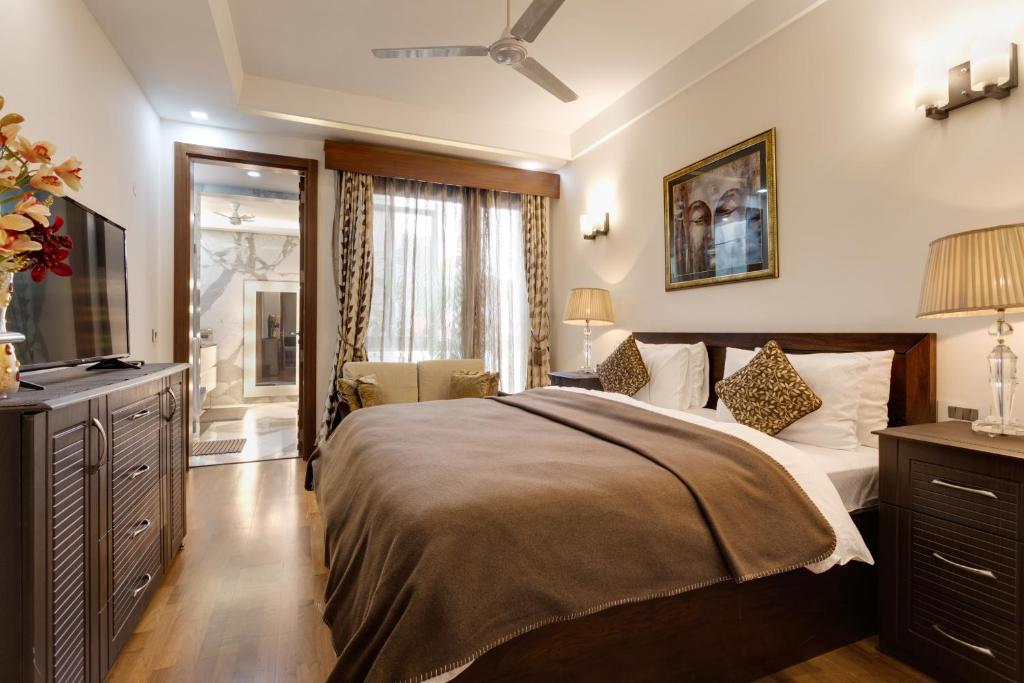 Afbeelding uit fotogalerij van Ishatvam-4 BHK Private Serviced apartment with Terrace, Anand Niketan, South Delhi in New Delhi