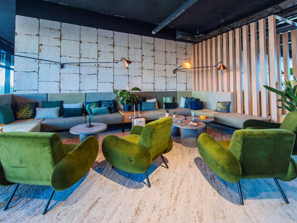 Зона вітальні в Ibis Styles Rouen Centre Rive Gauche