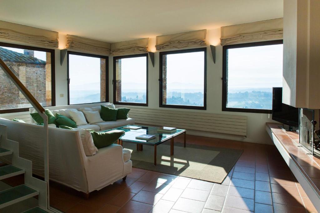 Ruang duduk di Zafferano Rooftop Terrace Tower House