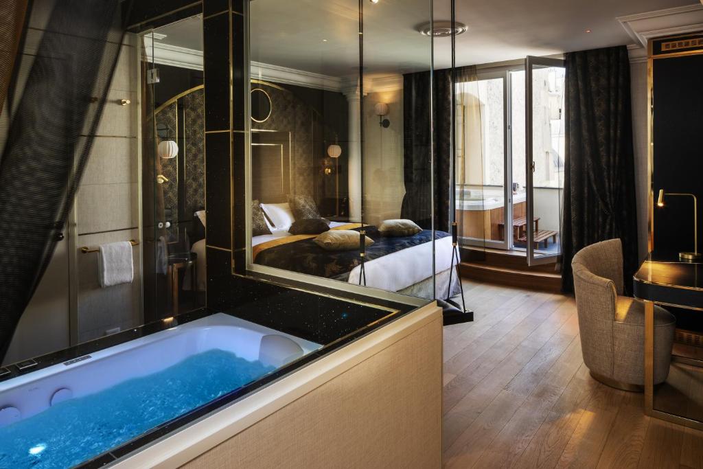 Gulta vai gultas numurā naktsmītnē Paris j'Adore Hotel & Spa