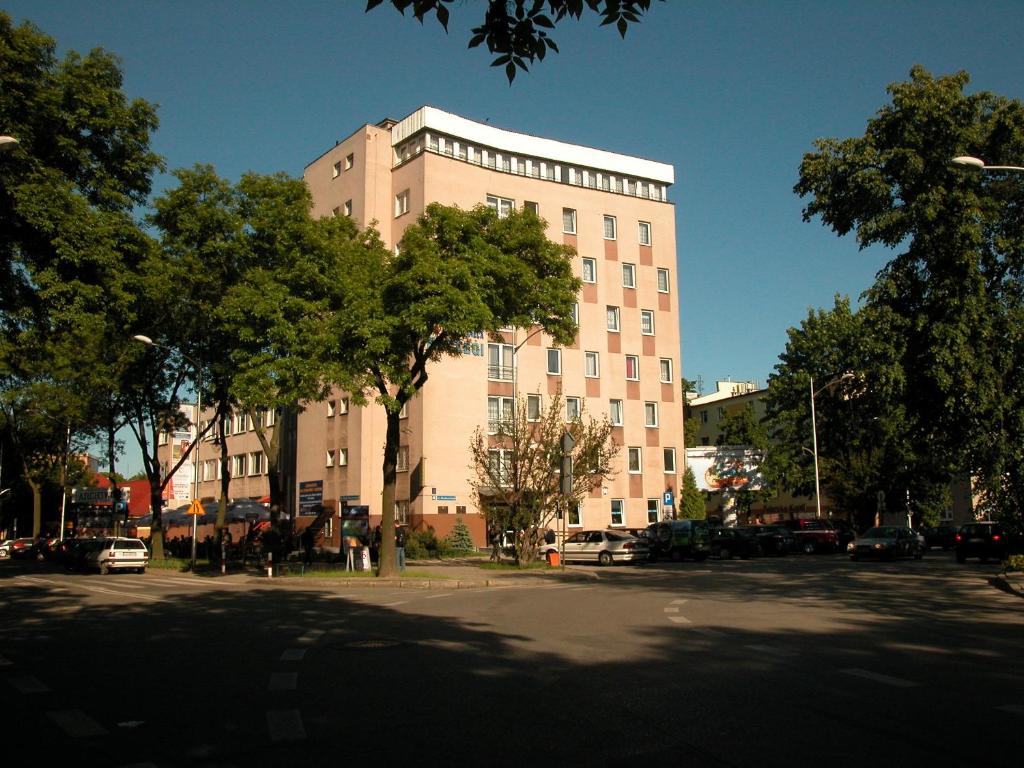 a large building with a tree in front of it at Hotel Logos in Lublin