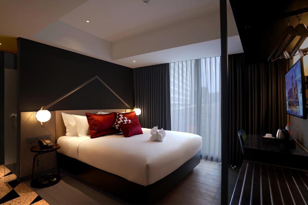 เตียงในห้องที่ Awann Sewu Boutique Hotel and Suite Semarang