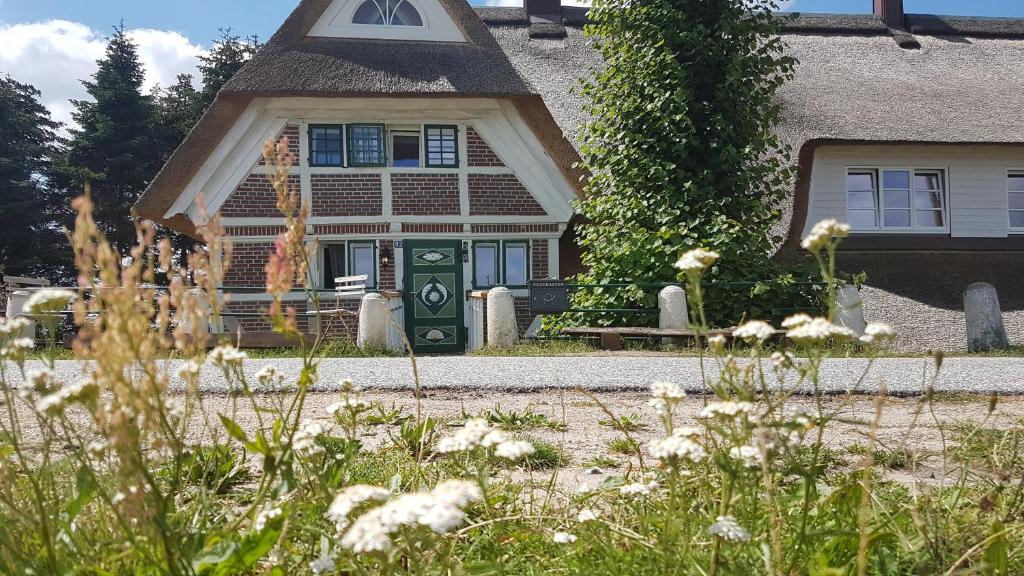 Kebun di luar Haus Anna Elbe, Bauernhaus-Ferienwohnungen an der Elbe