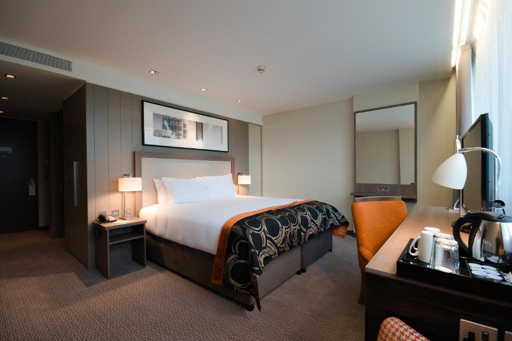 Ліжко або ліжка в номері Clayton Hotel Chiswick