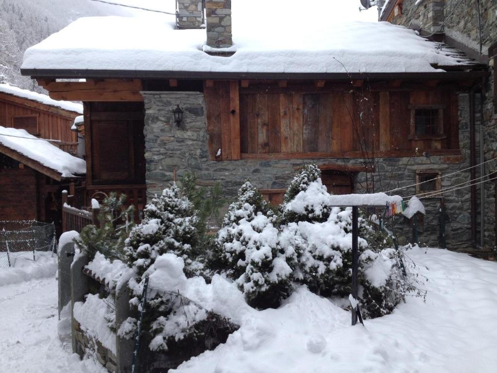 Chalet Cretaz durante el invierno