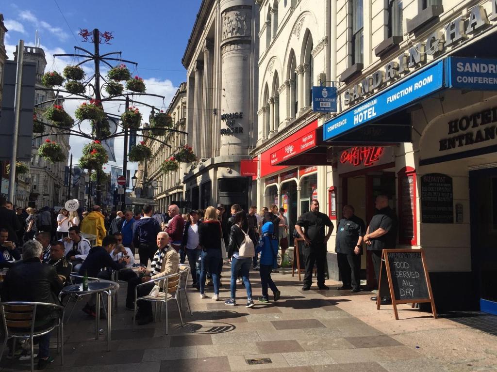 Cardiff Sandringham Hotel tesisinde konaklayan konuklar