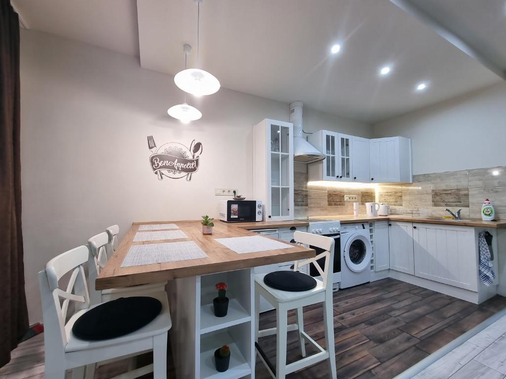 Una cocina o kitchenette en HIGH STREET APARTMAN