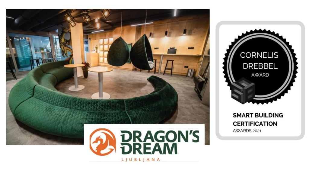 Chứng chỉ, giải thưởng, bảng hiệu hoặc các tài liệu khác trưng bày tại Dragons Dream Hostel