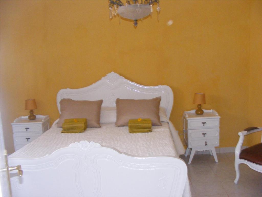 A bed or beds in a room at Casa Thocamalu's