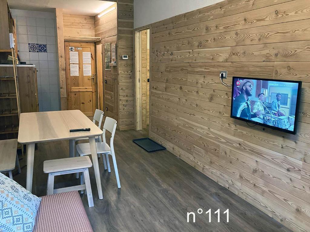 TV i/ili multimedijalni sistem u objektu House Cervinia Apartments