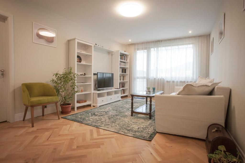 TV in/ali zabaviščno središče v nastanitvi Mladost Business Park Apartment