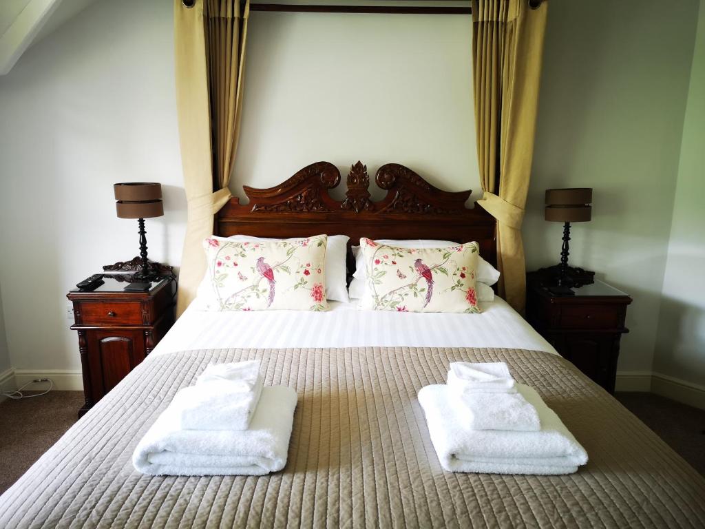 เตียงในห้องที่ Aberconwy House B&B