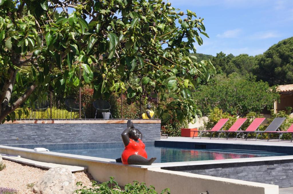 Kolam renang di atau dekat dengan Les Jardins De Santa Giulia - Charmante chambre d'hôte